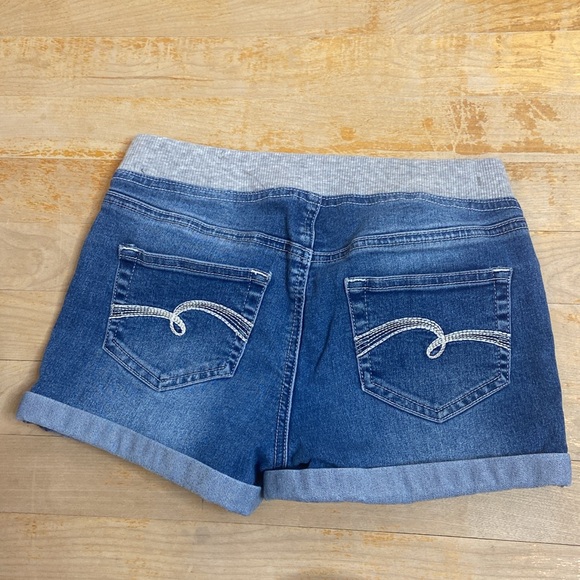 🌺 JUSTICE Rolled Cuff Pull On Denim Shorts - Picture 5 of 7